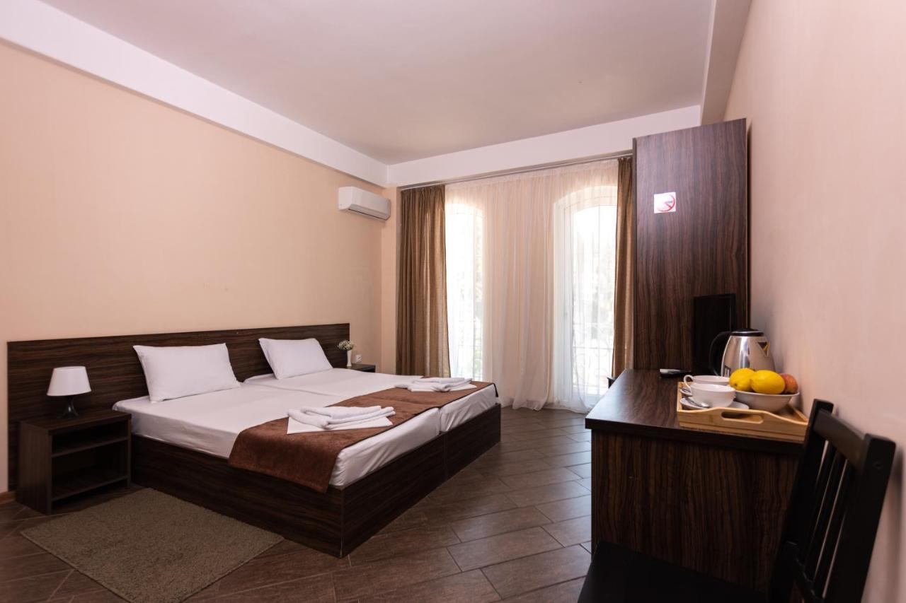 Hotel Nikopoli On Vodopadnaya 21А New Athos Exteriér fotografie