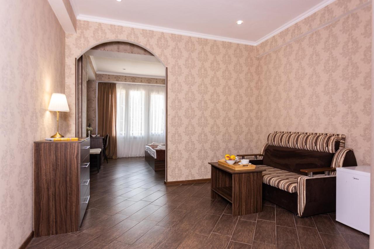 Hotel Nikopoli On Vodopadnaya 21А New Athos Exteriér fotografie