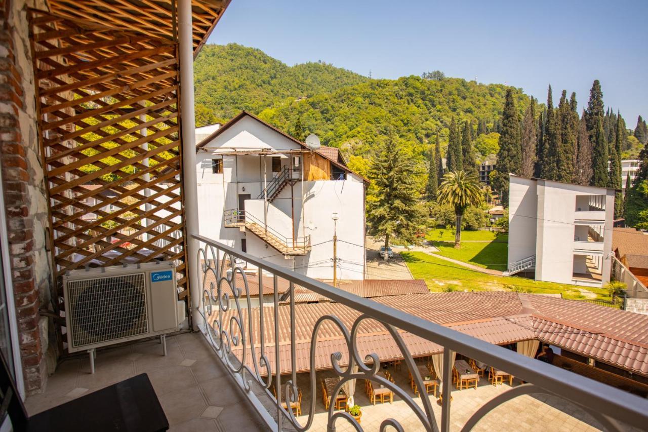 Hotel Nikopoli On Vodopadnaya 21А New Athos Exteriér fotografie